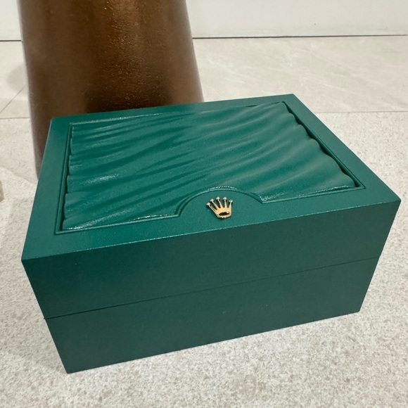 Ladies ROLEX Cream and Green Watch Box Set - Picture 5 of 9
